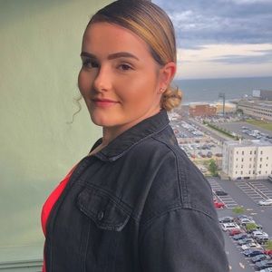 Meet your Posher, Cassie